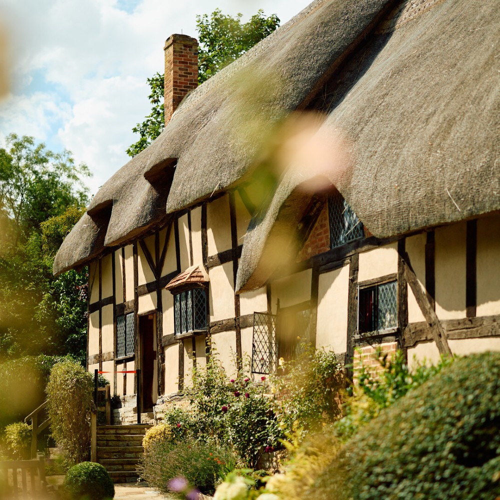 Anne Hathaway Cottage (1)